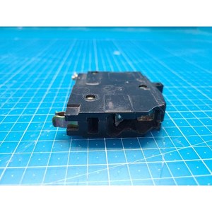 AMAT 0680-01210 เซอร์กิตเบรกเกอร์_CB__30A_1P_ มือสอง สภาพเดิม อะไหล่อุปกรณ์เซมิคอนดักเตอร์รุ่นเก่า - Product Image 2
