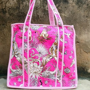 Bolsa de Mano de Algodón Acolchado con Estampado de Jungla, Nueva Llegada, Bolsa de Compras Ecológica Hecha a Mano con Cierre de Cremallera - Product Image 1