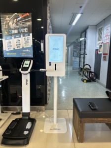 เครื่องวิเคราะห์ร่างกายอัจฉริยะ Bodydot BDF1000 ใช้พลังงาน AI โครงอะลูมิเนียมอัลลอยด์ยืดหยุ่น ไม่สามารถพับได้ ติดตามท่าทางร่างกายแบบเต็มรูปแบบ เพื่อสุขภาพที่ดีขึ้น - Product Image 1