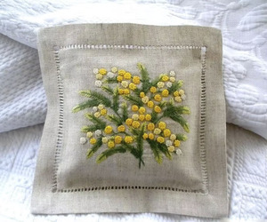 Fundas de Almohada Rectangulares de Lino Natural de Alta Calidad con Bordado de Flor de Mimosa Amarilla, para Hotel y Avión, Venta al por Mayor - Product Image 3