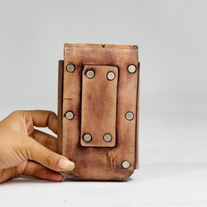 Étui de téléphone en cuir de vache véritable fait main de qualité supérieure, best-seller, style western, personnalisé avec des motifs floraux en relief - Product Image 4
