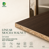 Panneau OSB décoratif Jinbase 18 mm en mélaminé noyer moka, panneau OSB à fibres orientées E0 1220x2440 mm pour l'ameublement de luxe