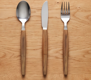 Ensemble de couverts en acier inoxydable avec élégant manche en bois, parfaits pour la cuisine, les hôtels et les accessoires de table. - Product Image 3