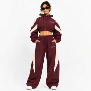 Ensemble de survêtement coupe-vent à capuche bordeaux pour femme Vocksin, veste zippée imperméable et pantalon large, tenue de sport 100% - Product Image 1