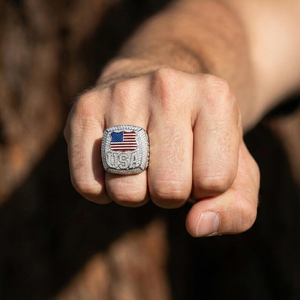 แหวนมอสซาไนต์รูปธงชาติสหรัฐอเมริกาสุดหรู ดีไซน์รูปโล่ประดับเพชรเคลือบทองคำขาว เครื่องประดับฮิปฮอปสำหรับผู้ชาย - Product Image 4