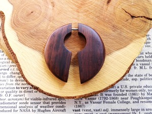 ต่างหูไม้โรสวูด รูปทรงครึ่งวงกลม ผิวเรียบเนียน วัสดุสำหรับงานฝีมือ - Product Image 2