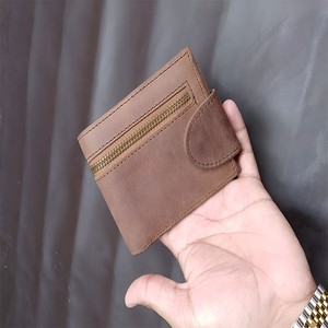 Cartera Bifold de Cuero Marrón Vintage para Hombre con Cremallera Exterior para Monedas, Cierre de Botón Seguro y Solapa Organizadora para Billetes - Product Image 1