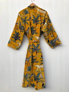 Bata Kimono de Terciopelo con Estampado de Tigre: Chaqueta de Terciopelo de Algodón Amarillo para Mujer, Bata Nupcial - Product Image 4