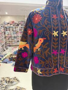 Chaqueta de terciopelo floral bordada a mano para mujer, manga larga, cierre de cremallera, estilo étnico de otoño, regalo para ella - Product Image 2