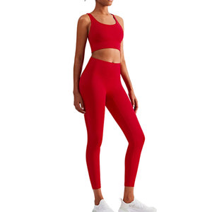 Conjunto de yoga cómodo para mujer, diseñado para inspirar confianza, con patrones únicos y excelente transpirabilidad. - Product Image 1