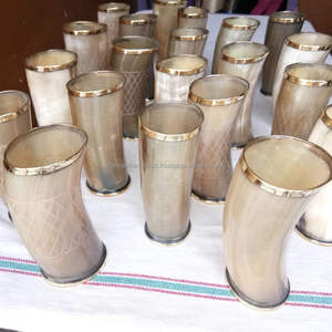 Coupe à boire artisanale en corne de viking longue, corne naturelle avec bordure en laiton à prix avantageux - Product Image 4