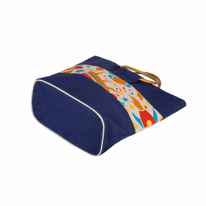 Sac fourre-tout en toile Eco-World, bleu marine, motif lettres, sérigraphié, design à panneaux, poignées en bois, ouverture supérieure, sac tendance - Product Image 3