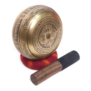 Bol chantant tibétain en laiton de 12 cm en gros avec gravure de mantra bouddhiste, bol de méditation fait main pour la guérison sonore et le yoga - Product Image 5