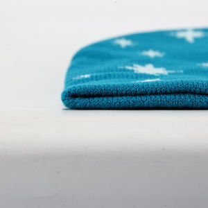 Vente en gros de bonnets d'hiver personnalisés 100% acrylique OEM ODM, bonnet uni en tricot avec motif de dessin animé et de personnage pour femmes et hommes - Product Image 4