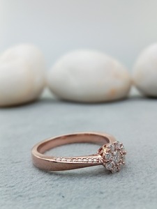 Anillo de Compromiso Clásico Estilo Art Deco D'VINS JEWELS con Moissanita VVS Cultivada en Laboratorio, Elegante Regalo de Boda, Conjunto de Joyería Fina para Fiestas - Product Image 2
