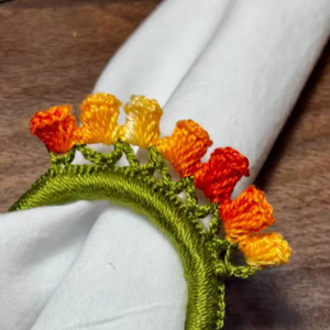 Anillo de Servilleta Floral de Ganchillo: Decoración de Mesa Hecha a Mano con Diseño de Tulipán para Primavera y Regalo de Inauguración de Casa - Product Image 1