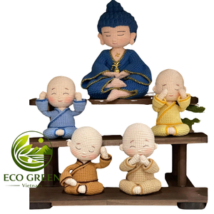 Mini-figurines de moine bouddhiste au crochet faites à la main, figurines Amigurumi pour la décoration de bureau, cadeaux de pleine conscience et souvenirs, vente en gros pour les boutiques. - Product Image 2