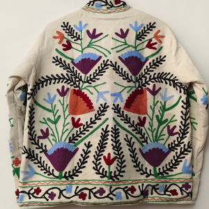 Chaqueta de Terciopelo Suzani Bordada con Flores Coloridas para Mujer, Transpirable, Tejida, con Bordado Botánico Artístico y Relleno de Algodón - Product Image 5