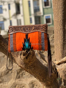 Bolso de mano de cuero con herramientas aztecas hecho a mano Real para mujer, manta de sillín, cartera con flecos, bolso de mano de cuero con herramientas de alta calidad - Product Image 2
