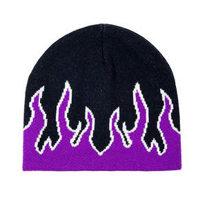 Gorro de Punto Personalizado Unisex con Diseño de Llama, Color Negro/Rojo, en Algodón, con Logotipo Jacquard - Product Image 2