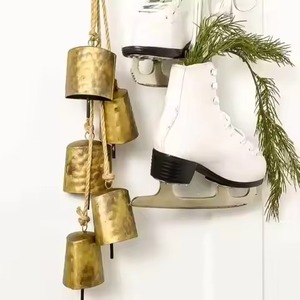 Cloche de Noël en métal à suspendre, au look vintage élégant, pour ornement d'arbre de Noël, décoration intérieure festive et idées de cadeaux de Noël - Product Image 1