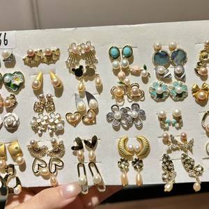 Nuevos Pendientes de Perlas de Agua Dulce Wenchi Modelo 36795 Varios Diseños Populares de Moda Mantou - Product Image 3