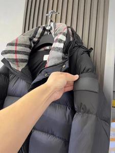 เสื้อแจ็คเก็ตดาวน์สำหรับฤดูหนาวกลางแจ้งสำหรับผู้ชาย กันน้ำและกันลม หนาและนุ่มฟู พร้อมแขนเสื้อที่ถอดออกได้และฮู้ดที่เข้ากับสี - Product Image 4