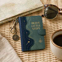 LABON Carnet de notes A7 personnalisé « Brave Little Steps » avec porte-clés, couverture en PU vert marine, boussole dorée, journal de voyage, cadeau de poche OEM
