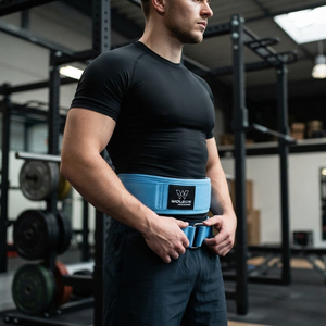 Support de poignet réglable en néoprène de qualité supérieure avec fermeture auto-agrippante pour un maintien sécurisé lors de la musculation, des squats, des soulevés de terre et de la remise en forme fonctionnelle - Product Image 3