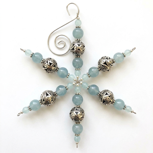 Ornement de Noël flocon de neige bleu perlé fait main, décoration suspendue pour sapin, décoration vintage pour la maison - Product Image 2