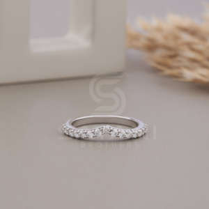 Elegante Anillo de Compromiso y Boda con Moissanita Chevron, Quince Piedras Redondas, Chapado en Oro, Anillo de Eternidad Curvo para Mujer - Product Image 3