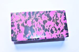 Pierre synthétique artisanale rose, noire et dorée pour manches de couteaux, bijoux, projets – Composite de pierre compressée - Product Image 2