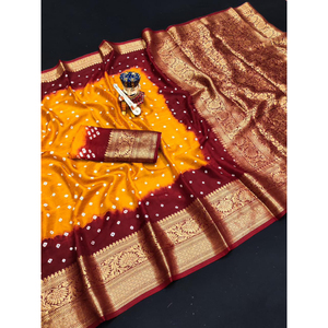 Sari de Seda Kanjivaram Estilo Puro con Patrón Bandhani Hecho a Mano, Pallu Rico y Borde Dorado Zari, Sari Étnico de Diseñador para Mujer - Product Image 1