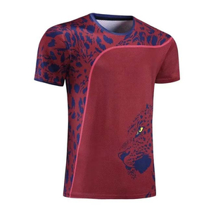 T-shirt à manches courtes pour homme, imprimé léopard rouge, coupe sportive, col rond, en polyester tricoté, séchage rapide - Product Image 2