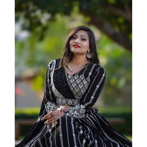 ATTRACTIVE GEORGETTE FIL À BRODER ZARI TRAVAIL LEHENAG CHOLI AVEC DUPATTA NOIR - Product Image 3