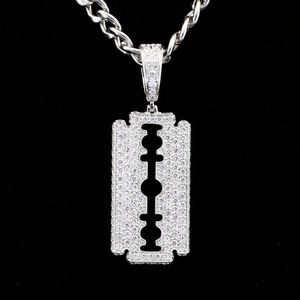 Bijoux Hip Hop fascinants, pendentif lame de rasoir à double tranchant en diamants Moissanite tendance pour hommes et femmes - Product Image 1