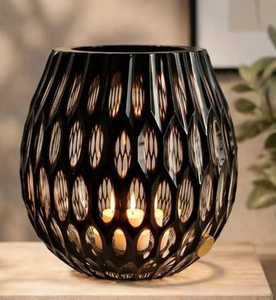 Porte-bougie moderne en verre noir avec découpes en nid d'abeille, design unique, décoration de table - Product Image 2