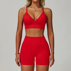 Ensemble de sport personnalisé pour femme : short et débardeur anti-bactérien à séchage rapide, avec logo frontal, sans coutures, idéal pour la gym, le fitness et le yoga - Product Image 3