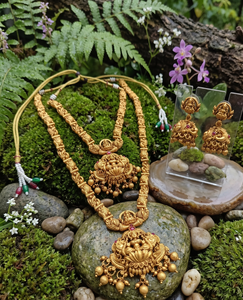 Parure Collier et Boucles d'Oreilles Divyoro Antique Lakshmi Temple Plaqué Or Classique pour Femme Bijoux Ethniques de Mariage - Product Image 4