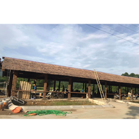 Restaurant-bungalow préfabriqué écologique à plan ouvert, style design carré moderne du Vietnam, toit bas.