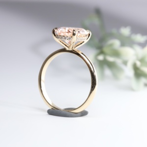 Anillo de compromiso clásico de oro amarillo para mujer con diamante cultivado en laboratorio de corte ovalado color melocotón, engaste de cuatro puntas, solitario, banda de boda, regalo, joyería fina - Product Image 4
