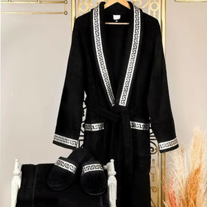 เสื้อคลุมอาบน้ำสีดำเงินสุดหรู สไตล์ตุรกี แต่งลายกรีกคีย์ ทำด้วยมือจากไม้ไผ่ สำหรับผู้ชาย คุณภาพระดับโรงแรมสปา ชุดลำลองสำหรับพักผ่อน ของขวัญสุดพิเศษ เนื้อผ้านุ่มพิเศษ WearX - Product Image 1