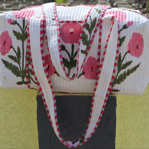 Nueva Bolsa de Viaje Deportiva de Moda para Mujer, Acolchada, de Algodón, con Estampado Floral, de Alta Calidad, Ideal para el Fin de Semana y Actividades al Aire Libre - Product Image 3