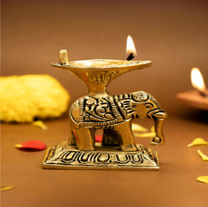 Soporte alto de latón para diya Akhand, juego de dos, para el templo del hogar, disponible a precios de mayoreo. - Product Image 3