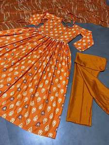 NUEVO LANZAMIENTO: VESTIDO DE FIESTA FORMAL DE DISEÑADOR, NUEVO LOOK EN 2 COLORES, TELA KURTI DE SEDA SATÉN CON ESTAMPADO DIGITAL EN LAS MANGAS Y LA PARTE INFERIOR - Product Image 6