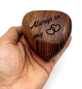 Urna Decorativa de Madera en Forma de Corazón para Guardar Cenizas, Recuerdo Funerario, con Acabado Pulido y Elegante - Product Image 5