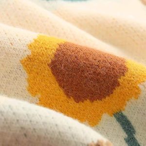 Suéter sin mangas con cuello en V, transpirable, para todas las estaciones, con botones y rayas, estilo universitario, para la moda de campus y urbana. - Product Image 3