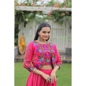 Navratri Special Lehenga Choli pour femme avec ensemble de travail brodé Gamthi - Product Image 4