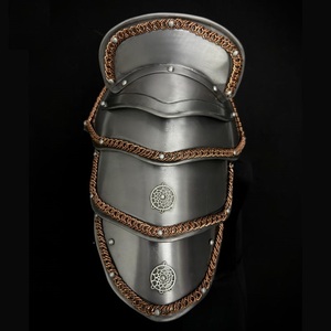 Pechera de acero niquelado negro con diseño antiguo y forma irregular para exhibición de arte coleccionable - Product Image 6