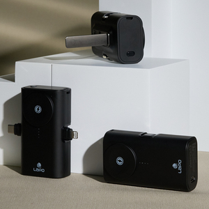 LaPO 20W แบตสำรองชาร์จเร็ว 3000mAh |   ปลั๊กแบบพับได้ในตัวและปลั๊ก Type-C |   แท่นชาร์จไร้สายสำหรับ Apple Watch |   ซีอี เอฟซี - Product Image 5